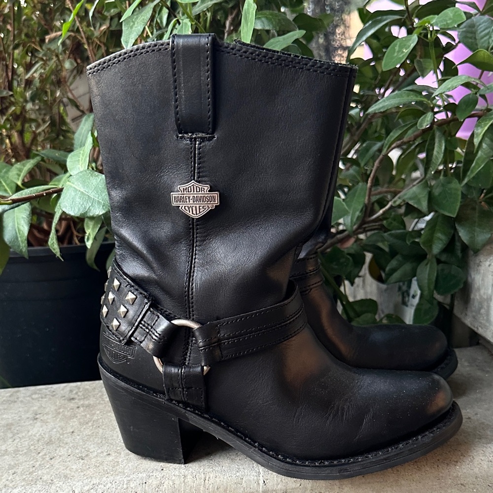 Harley-Davidson Women's Black leather Moto Boots with studs. Women’s size 7 1/2.